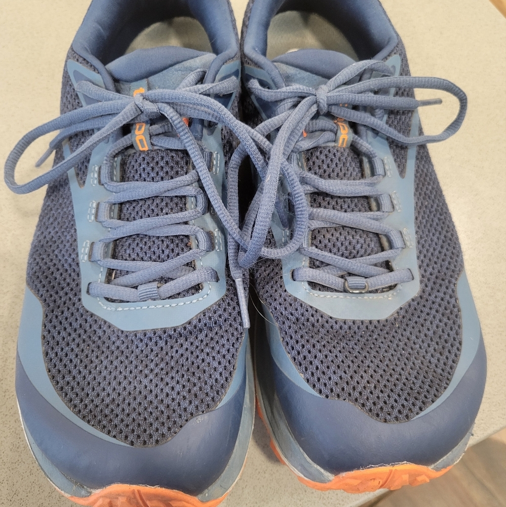 Womens Topo athletic MT-4 size 8.5